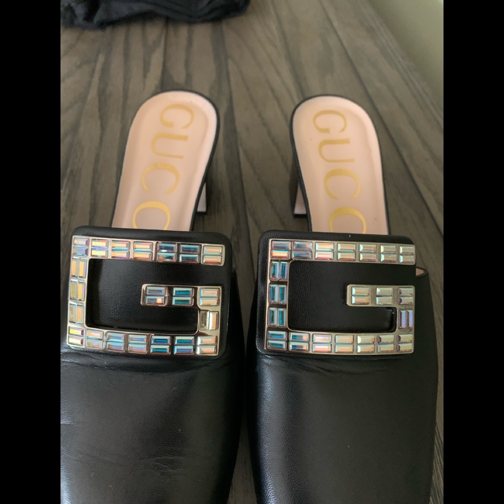 🌺Women’s Black Gucci slip on’s with Crystal g’s in beautiful condition.
